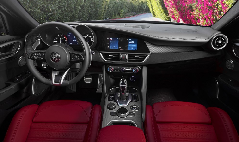 2023 Alfa Romeo Giulia Interior
