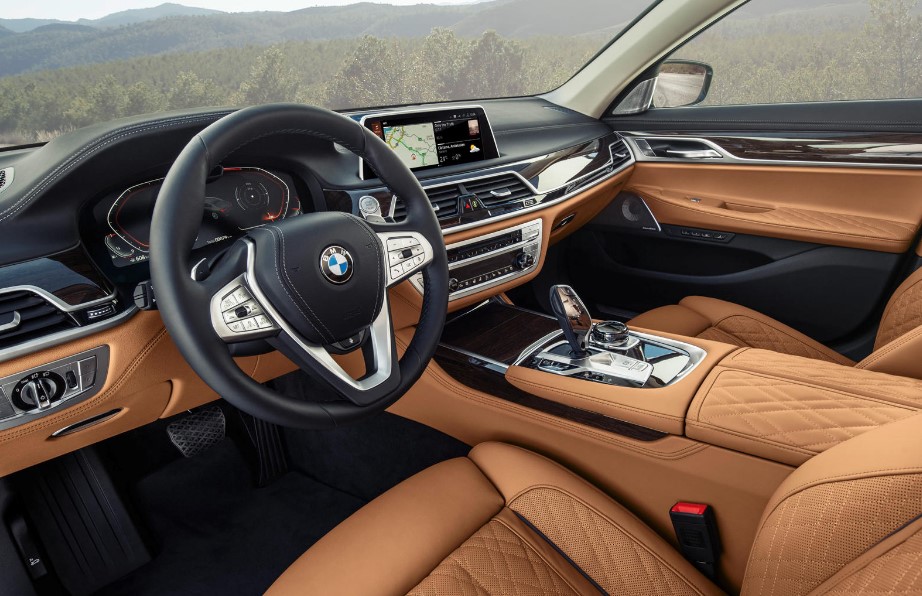 2023 BMW 750Li Interior