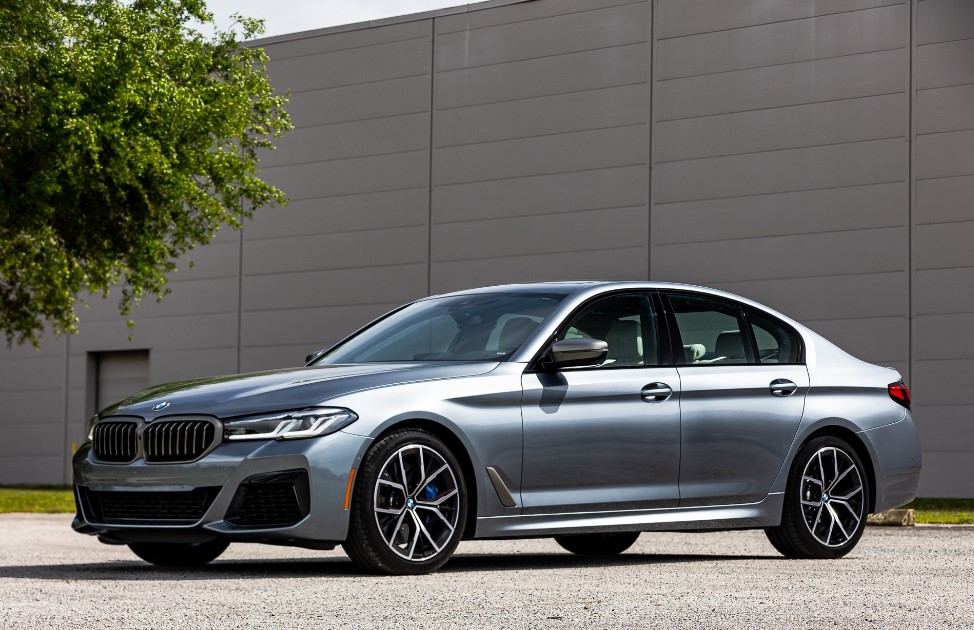 New 2023 BMW M550i