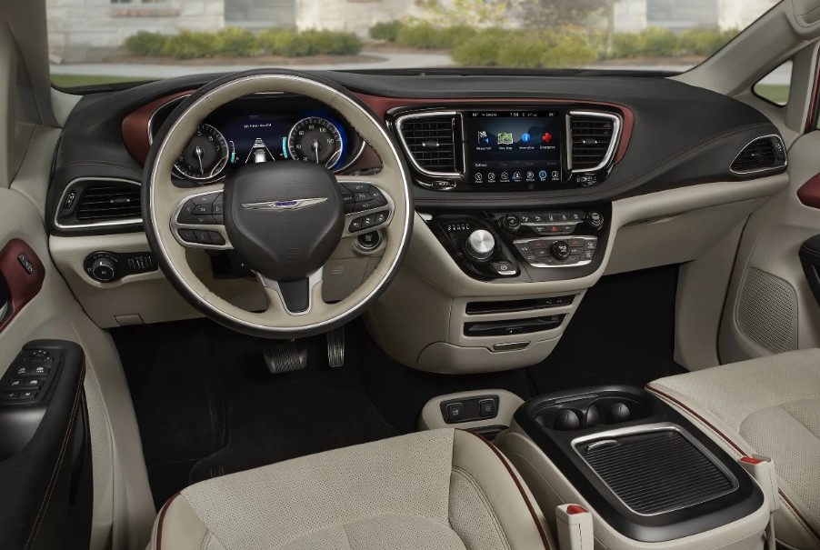 2023 Chrysler Town and Country Interior