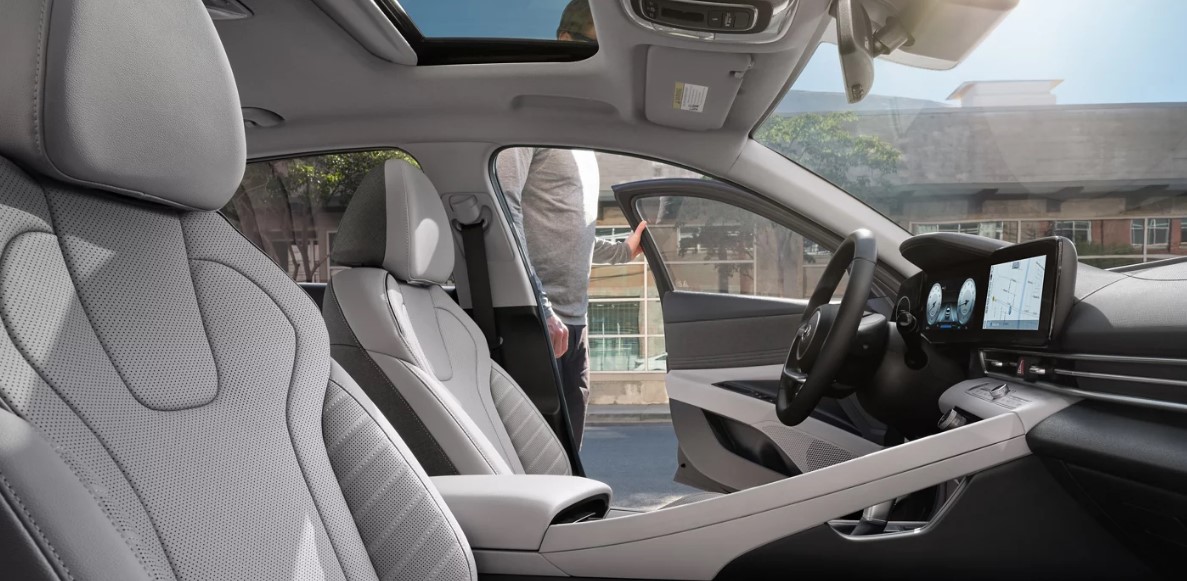 2023 Hyundai Elantra Interior