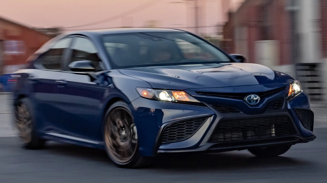 2024 Toyota Camry SE Hybrid Nightshade Review, Specs & Price Cars Frenzy