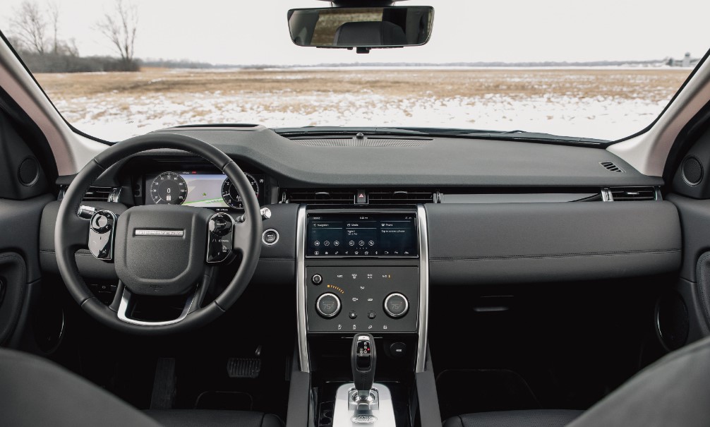 2024 Land Rover Discovery Inside